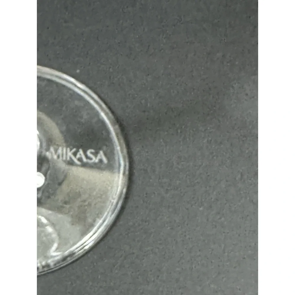 Mikasa Expressions Geometric Square Wine Glass Crystal Plaid 8 3/4